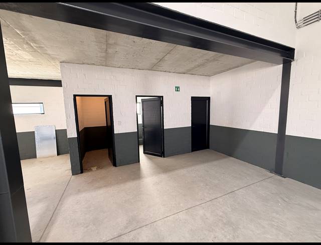 645M² WAREHOUSE FOR SALE IN WELLINGTON CENTRAL